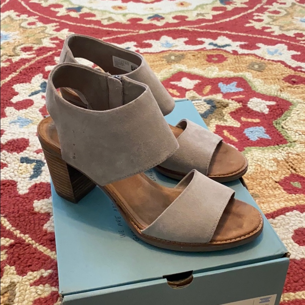 Tom’s Majorca taupe suede heel sandals, size 9.5